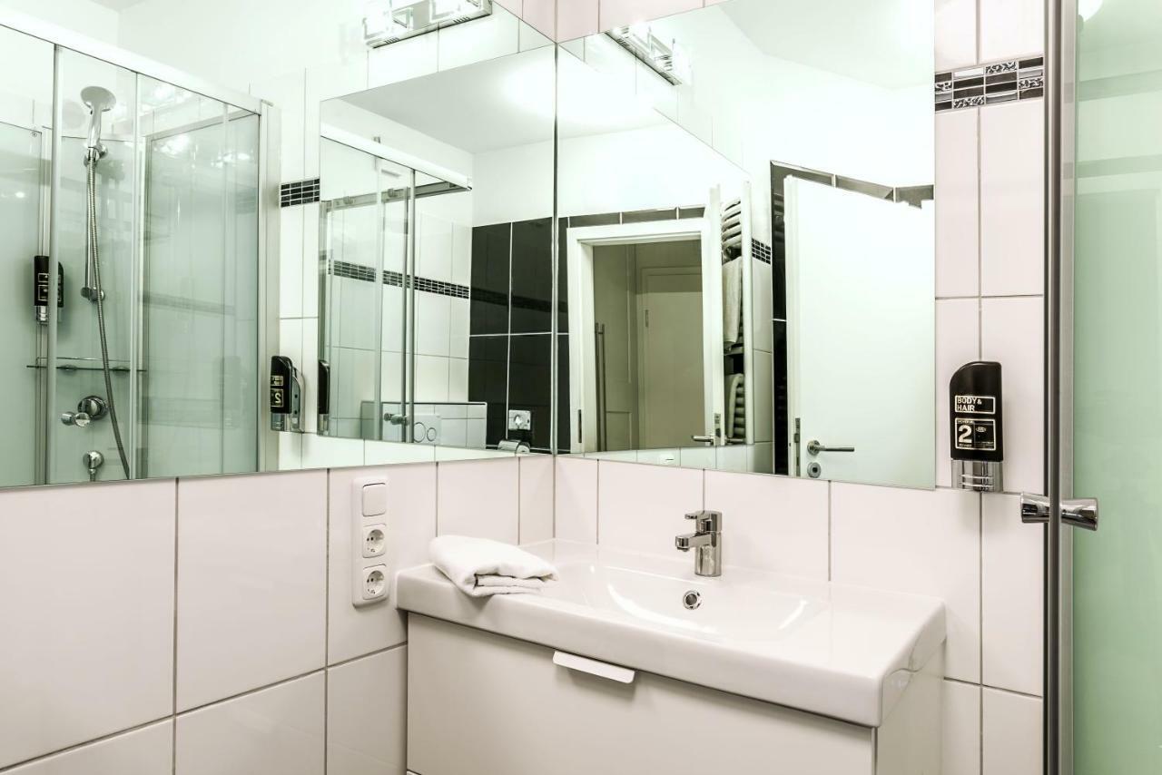 Hotel Sleepinn Volkspark (Adults Only) Hamburg Ngoại thất bức ảnh